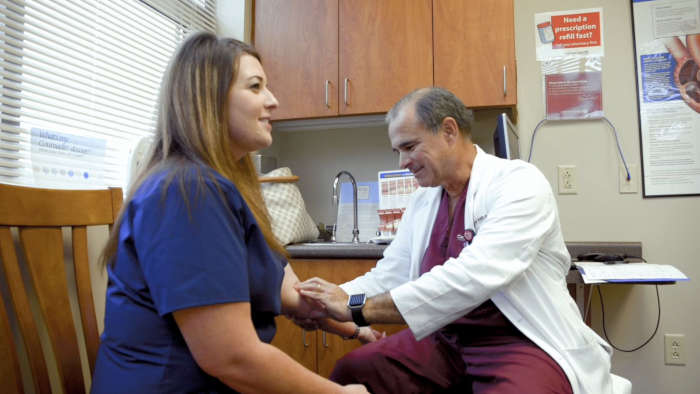 Dr. Karan Reddy e Randall Caswell