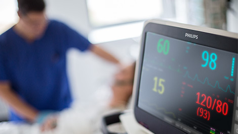 un primo piano di un monitor medico