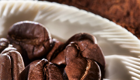 Chicchi di caff&egrave; appena macinato