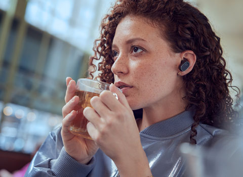 Un uomo si gode la straordinaria esperienza Fidelio