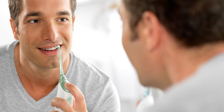 Filo interdentale o scovolino: qual è meglio?