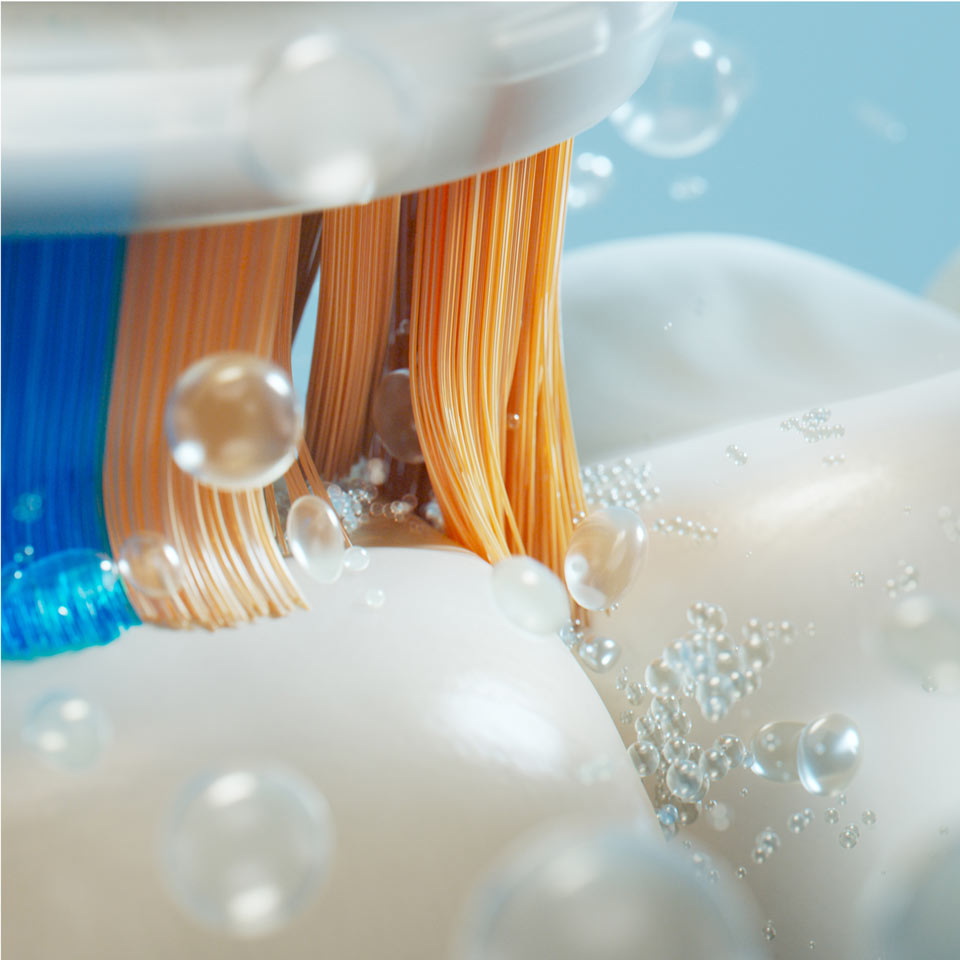 Primo piano della testina All-in-One che spazzola i denti