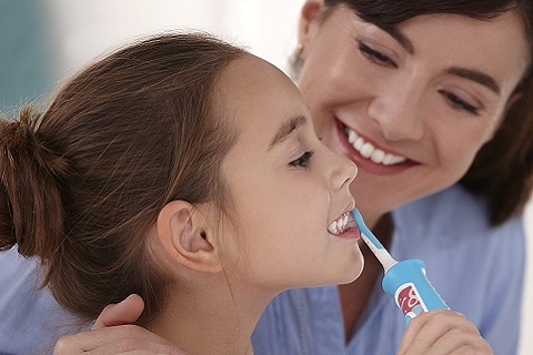 Come insegnare ai bambini a lavarsi i denti 