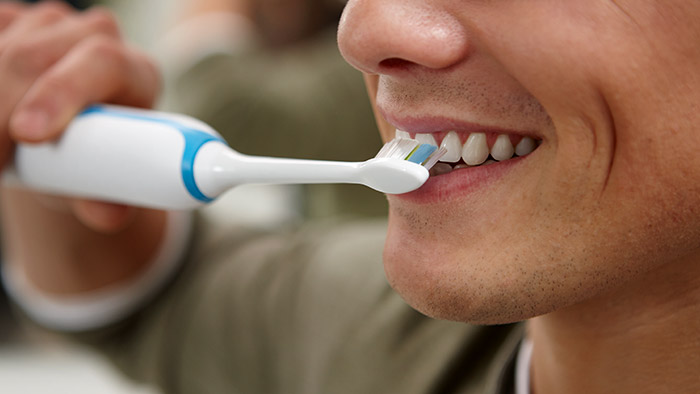 Come lavare i denti correttamente