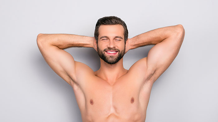 Depilazione del petto di un uomo: quello che devi sapere