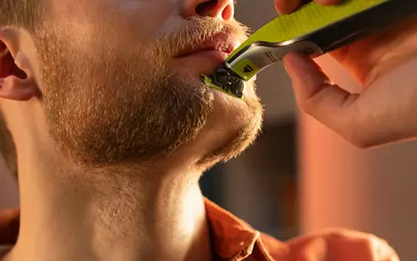 Come radersi la barba sotto il mento