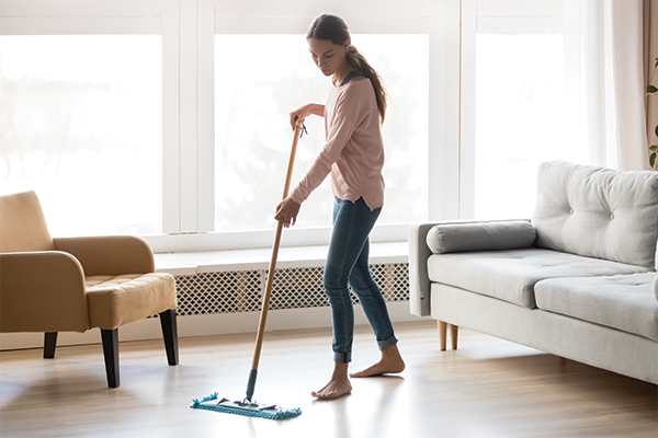 Come lavare il pavimento: l&rsquo;ordine corretto