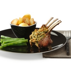 Carr&eacute; di agnello con crosta di pinoli ed erbe
